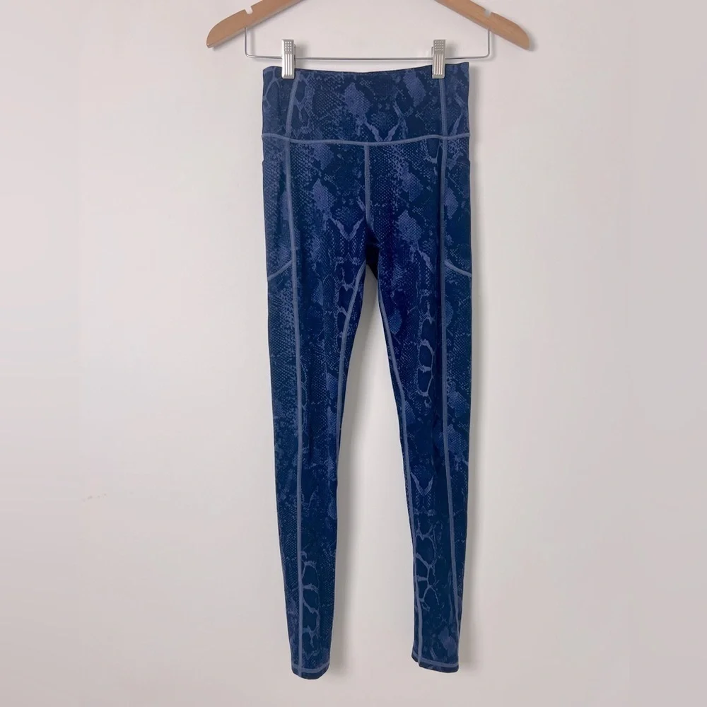 Victoria's Secret 2‎ Pairs Size 4 Animal Print Leggings Athletic Yoga